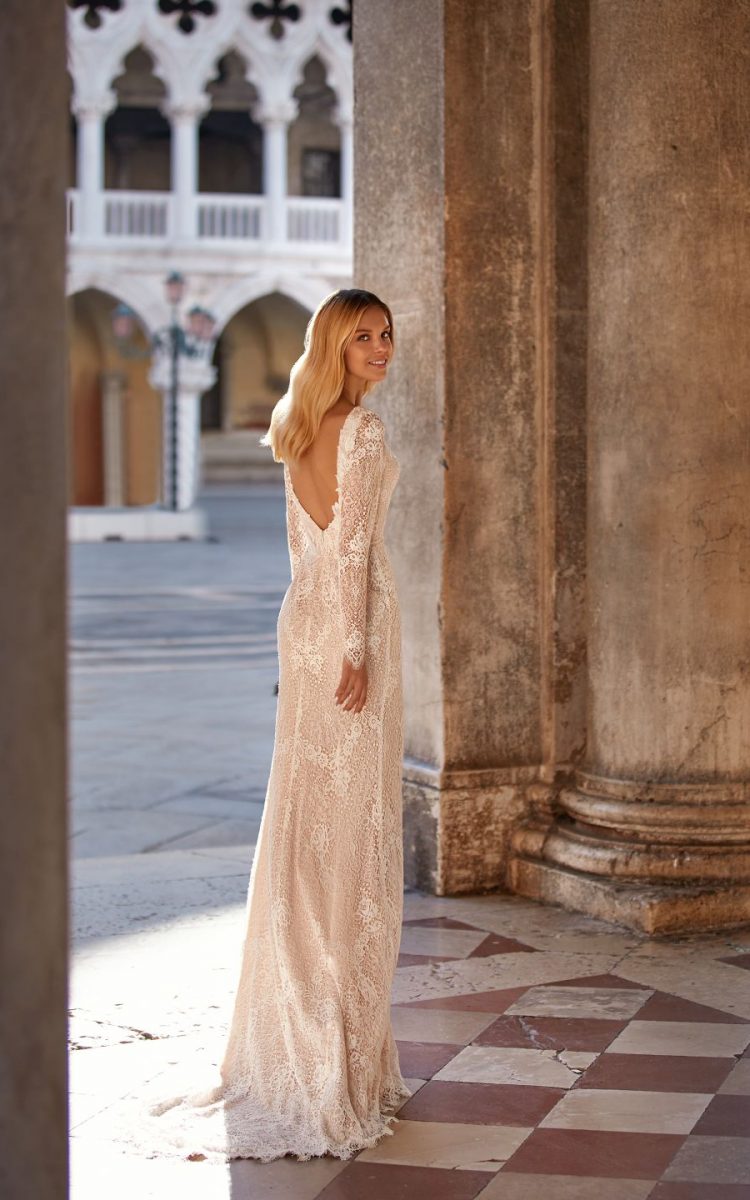 Afina brudekjole med lange ærmer